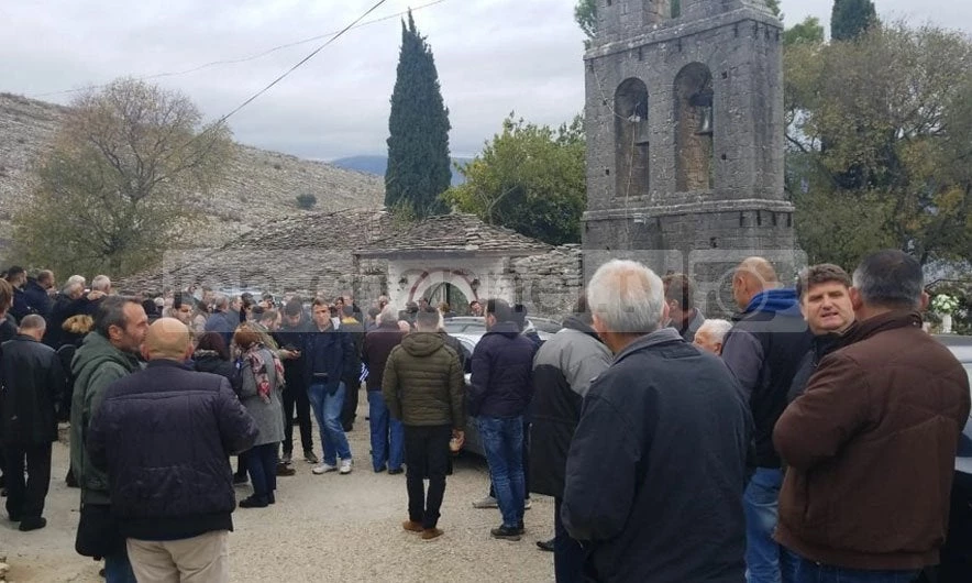 Αλλόφρονες UCKάδες στο Αργυρόκαστρο – Πορεία αλβανών εθνικιστών με σημαίες των ΗΠΑ – Διψούν για αίμα Ελλήνων